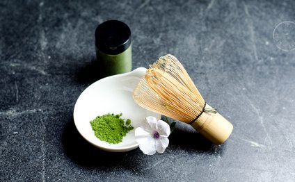 Matcha powder & chasen (bamboo